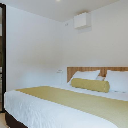 Travelers Rio Verde Living Suites Рионегро Екстериор снимка