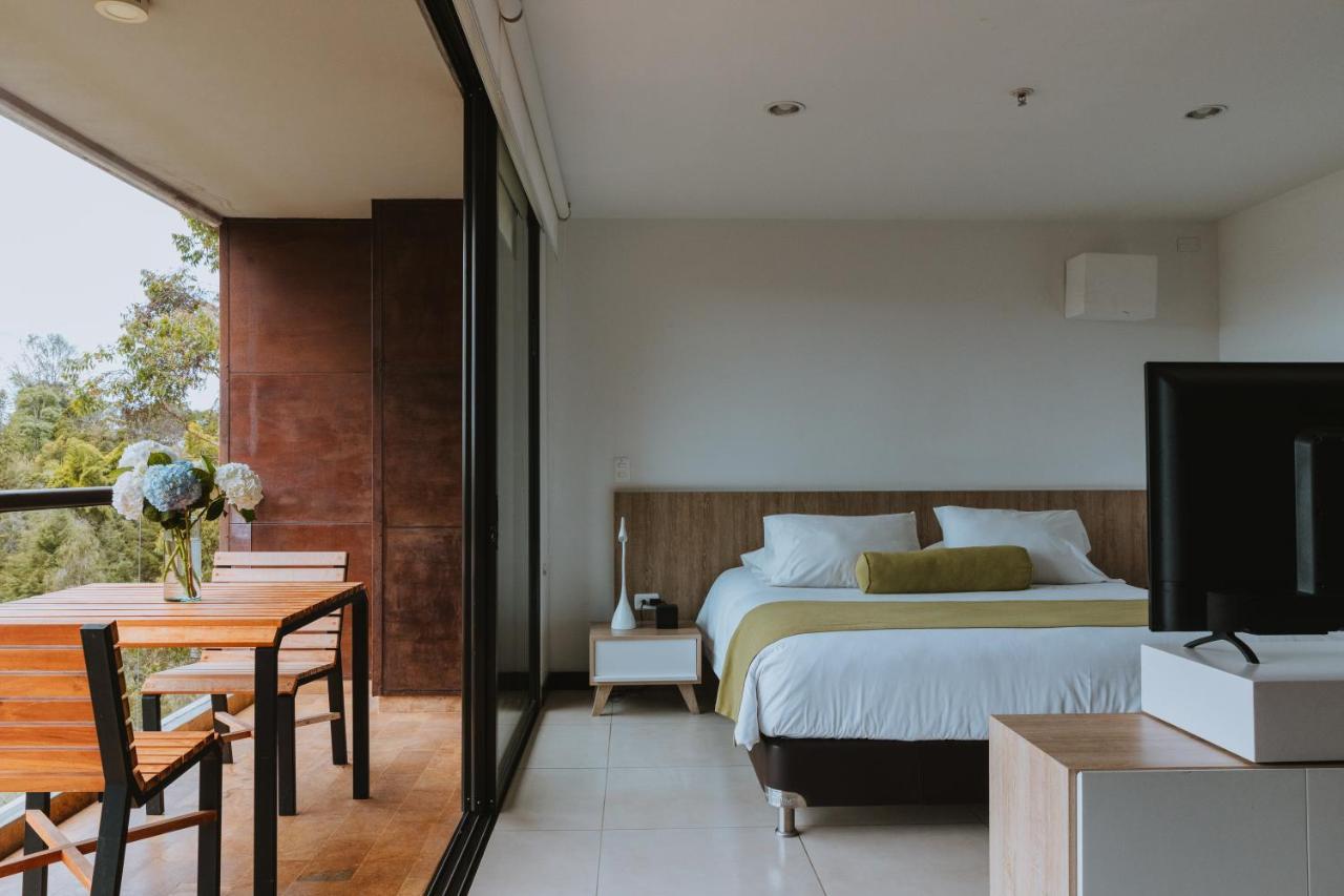 Travelers Rio Verde Living Suites Рионегро Екстериор снимка