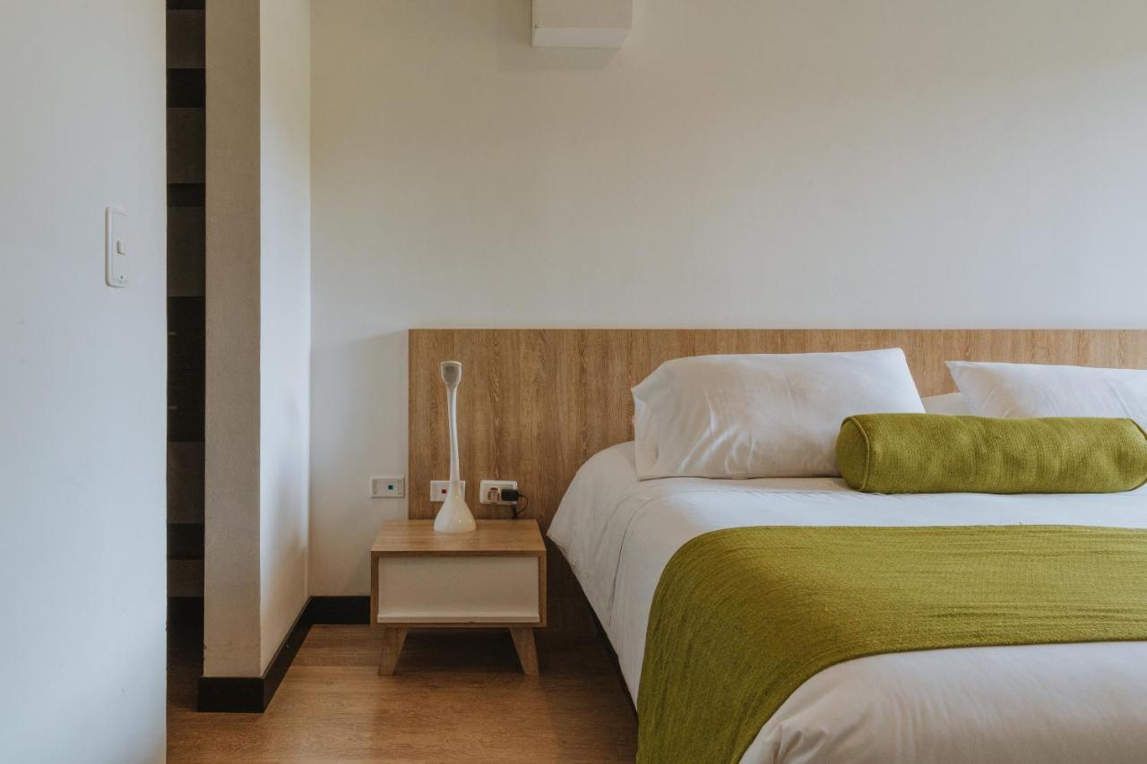 Travelers Rio Verde Living Suites Рионегро Екстериор снимка