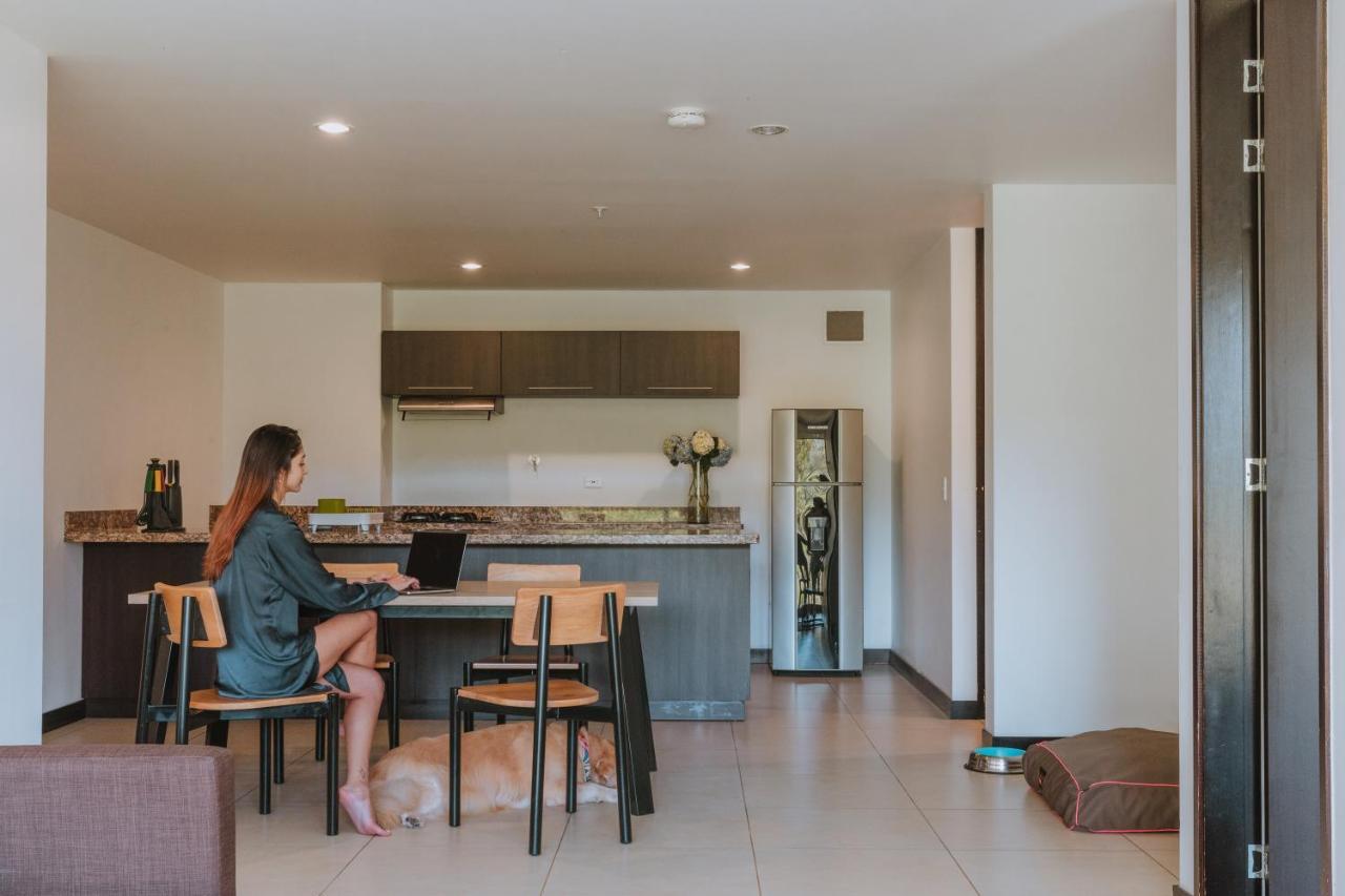 Travelers Rio Verde Living Suites Рионегро Екстериор снимка