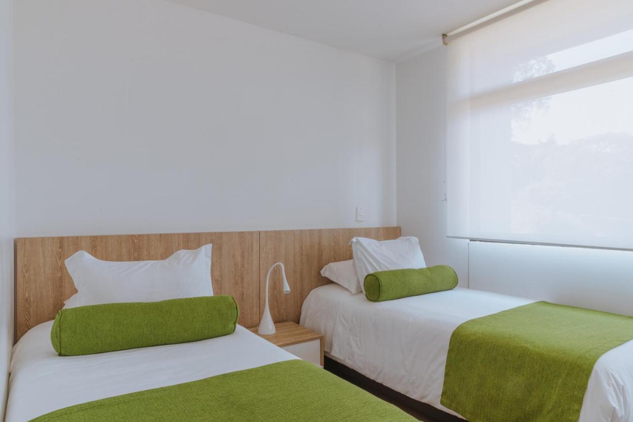 Travelers Rio Verde Living Suites Рионегро Екстериор снимка