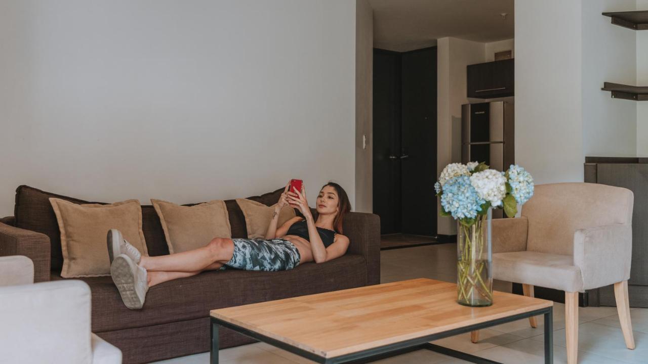 Travelers Rio Verde Living Suites Рионегро Екстериор снимка