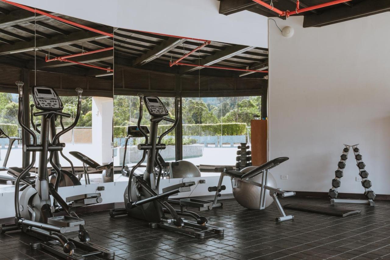 Travelers Rio Verde Living Suites Рионегро Екстериор снимка
