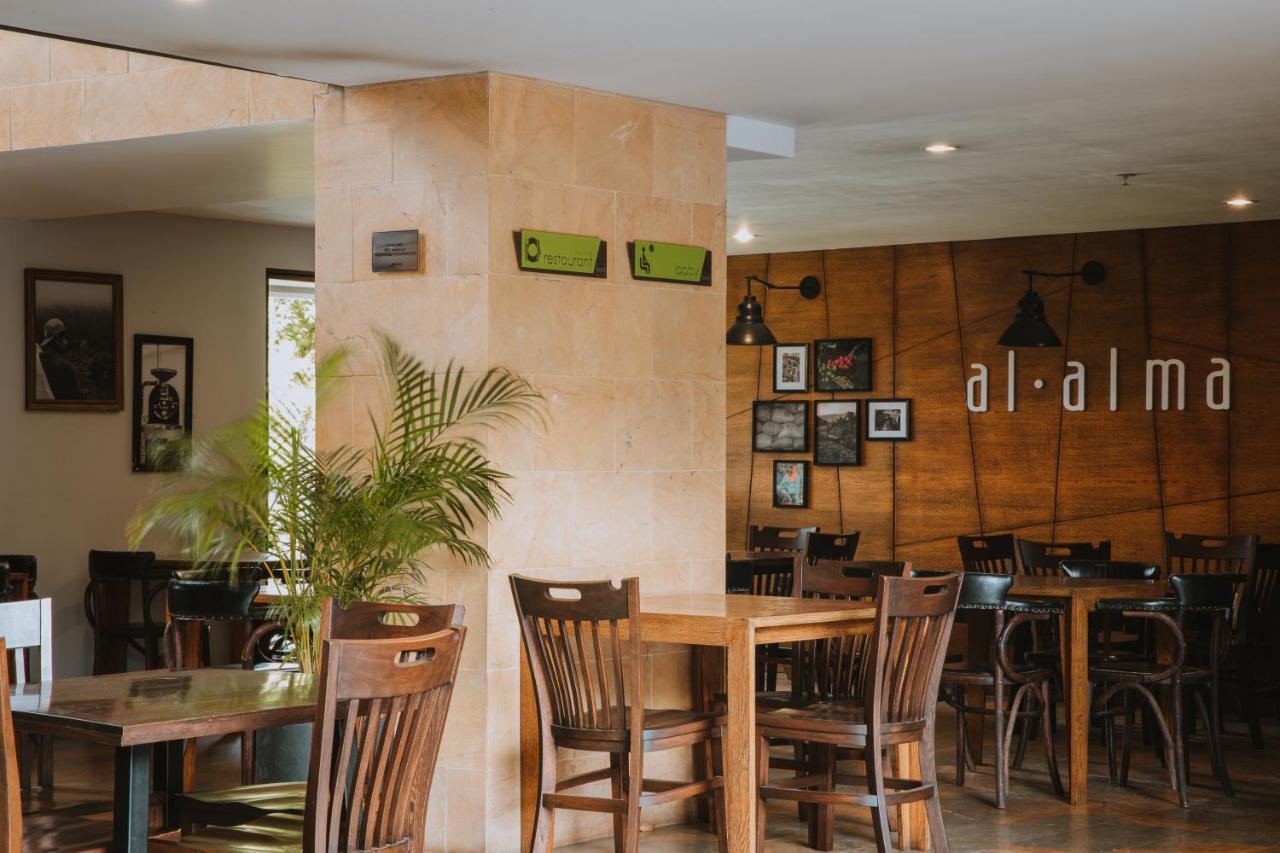 Travelers Rio Verde Living Suites Рионегро Екстериор снимка