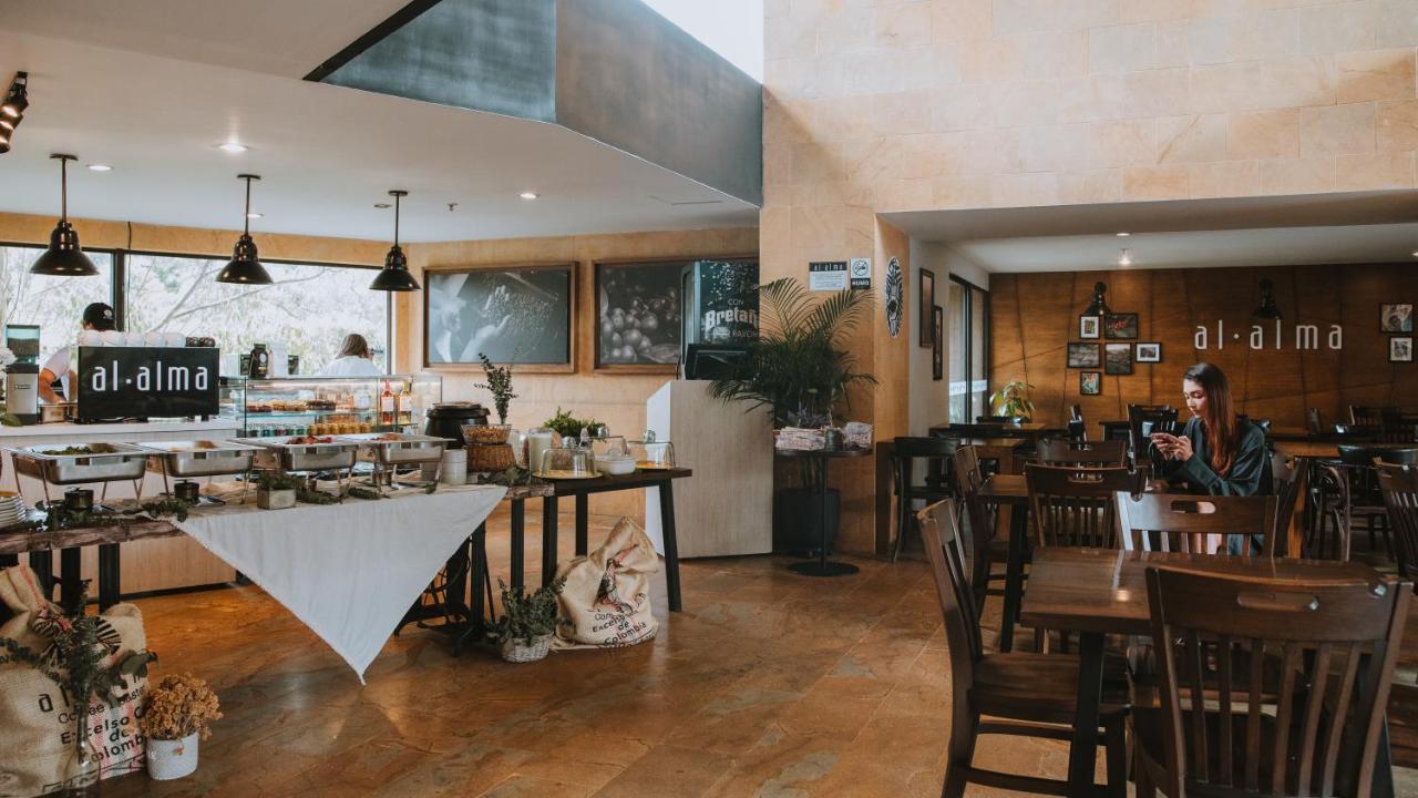 Travelers Rio Verde Living Suites Рионегро Екстериор снимка